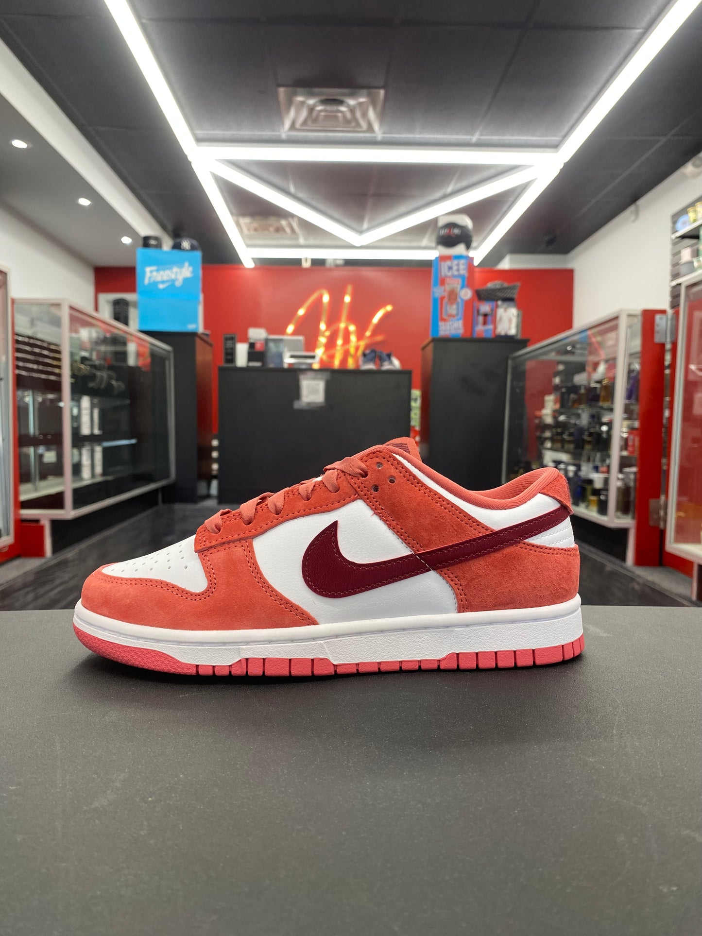 W Nike Dunk Low “Valentine’s Day”