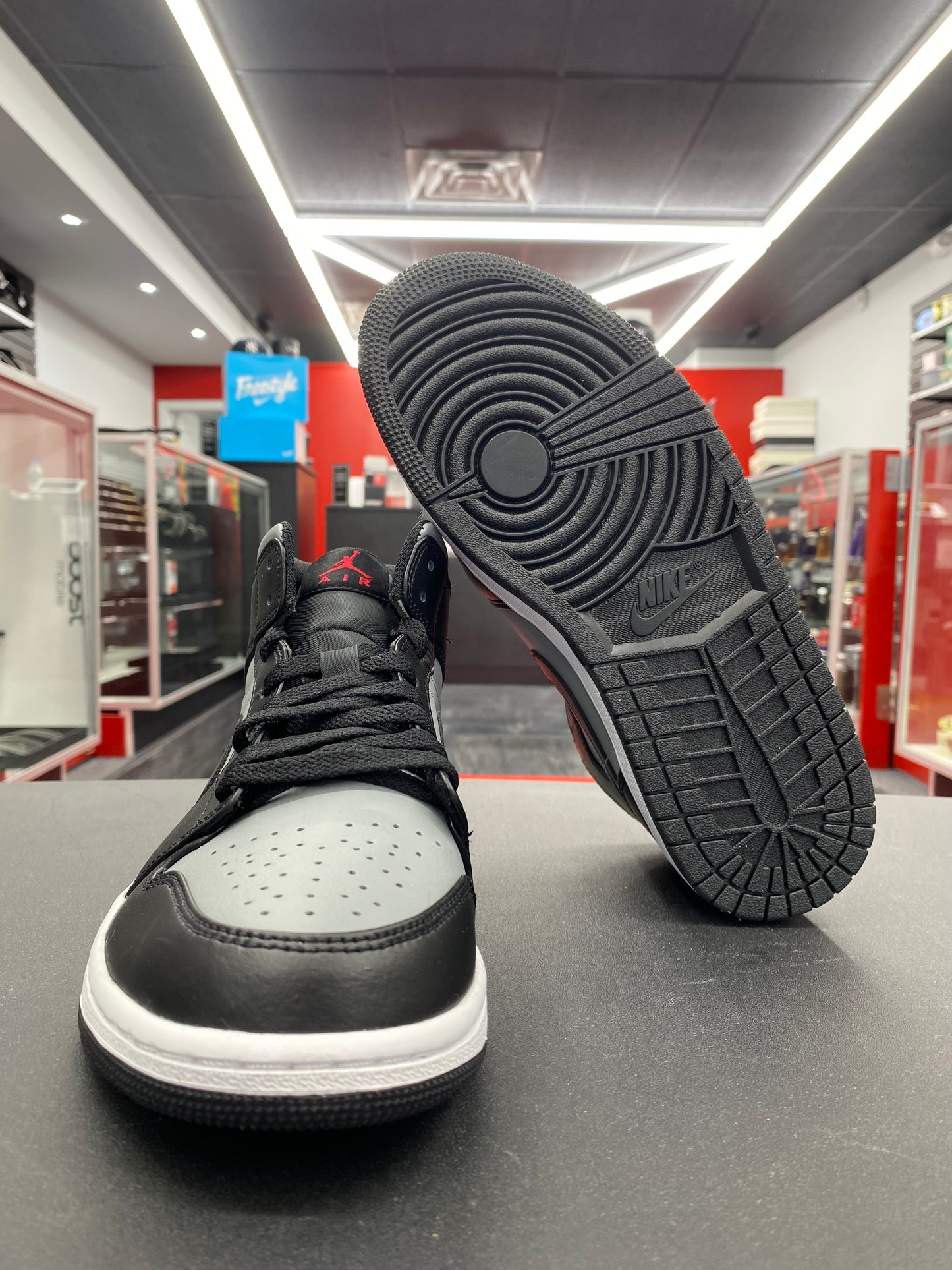 Air Jordan 1 Mid