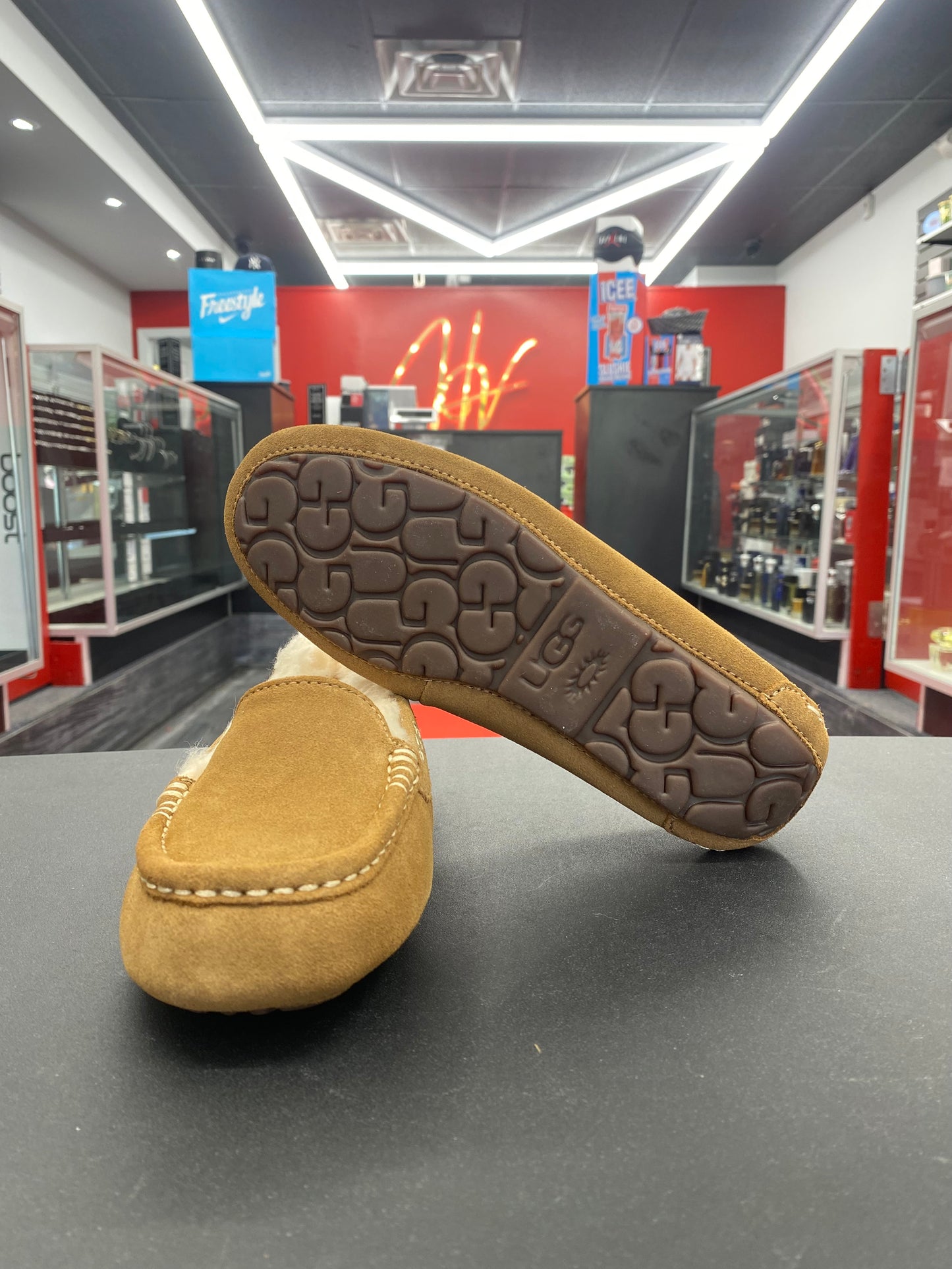 UGG Ansley Slipper “Chestnut” (Women’s)