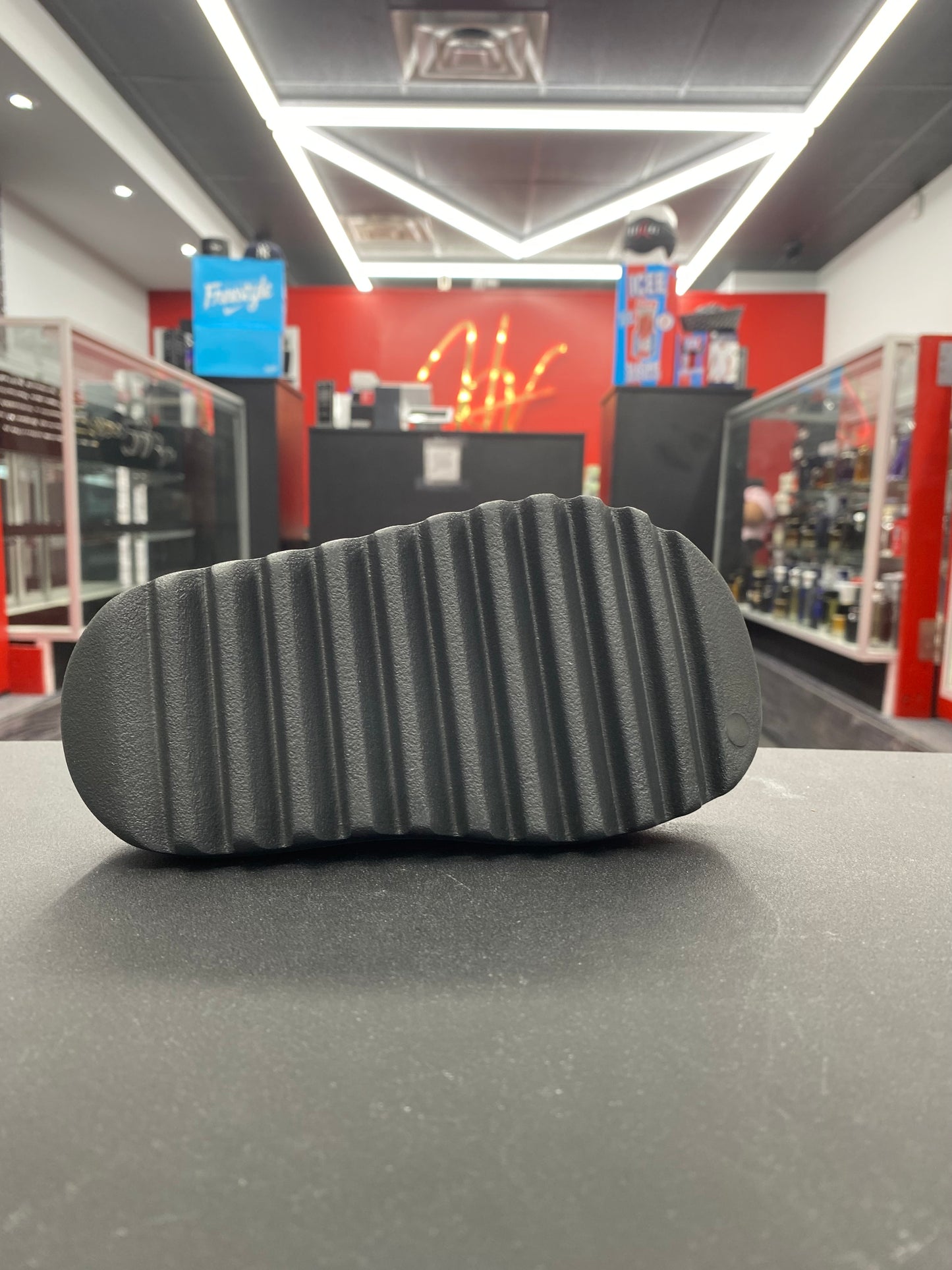 Adidas Yeezy Slide “Onyx” (Kids)