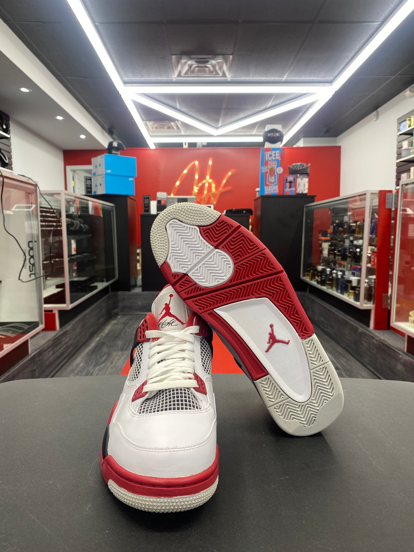 Air Jordan 4 Retro