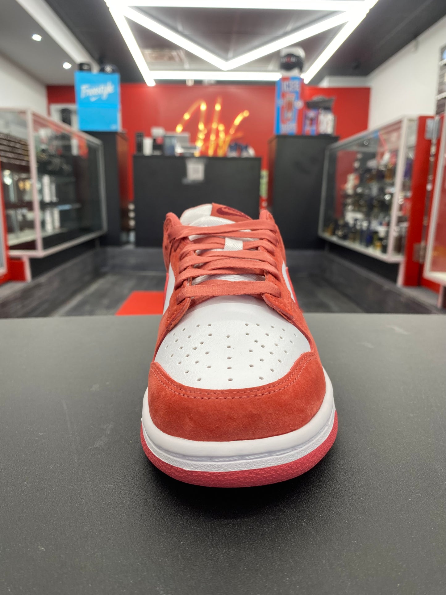 W Nike Dunk Low “Valentine’s Day”