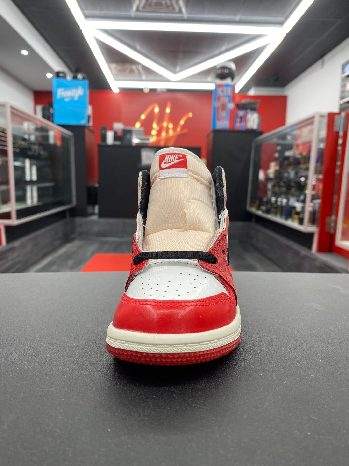 Jordan 1 Retro High OG “Spider-Man Across the Spider-Verse” (TD)