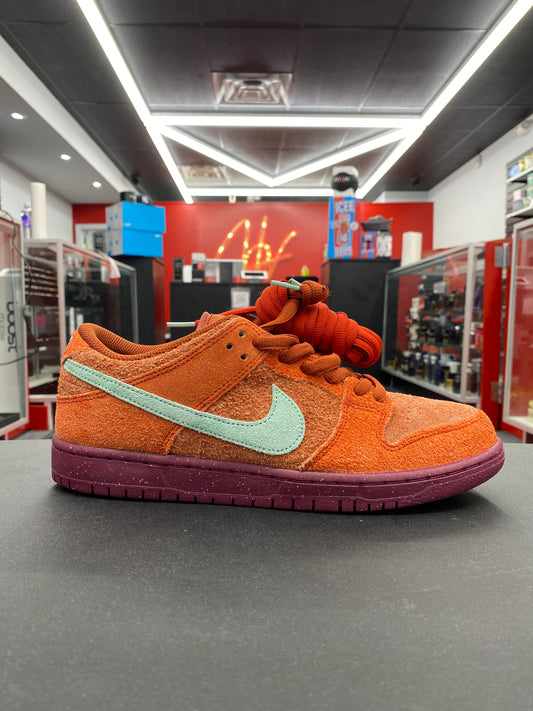 Nike SB Dunk Low “Mystic Red Rosewood”