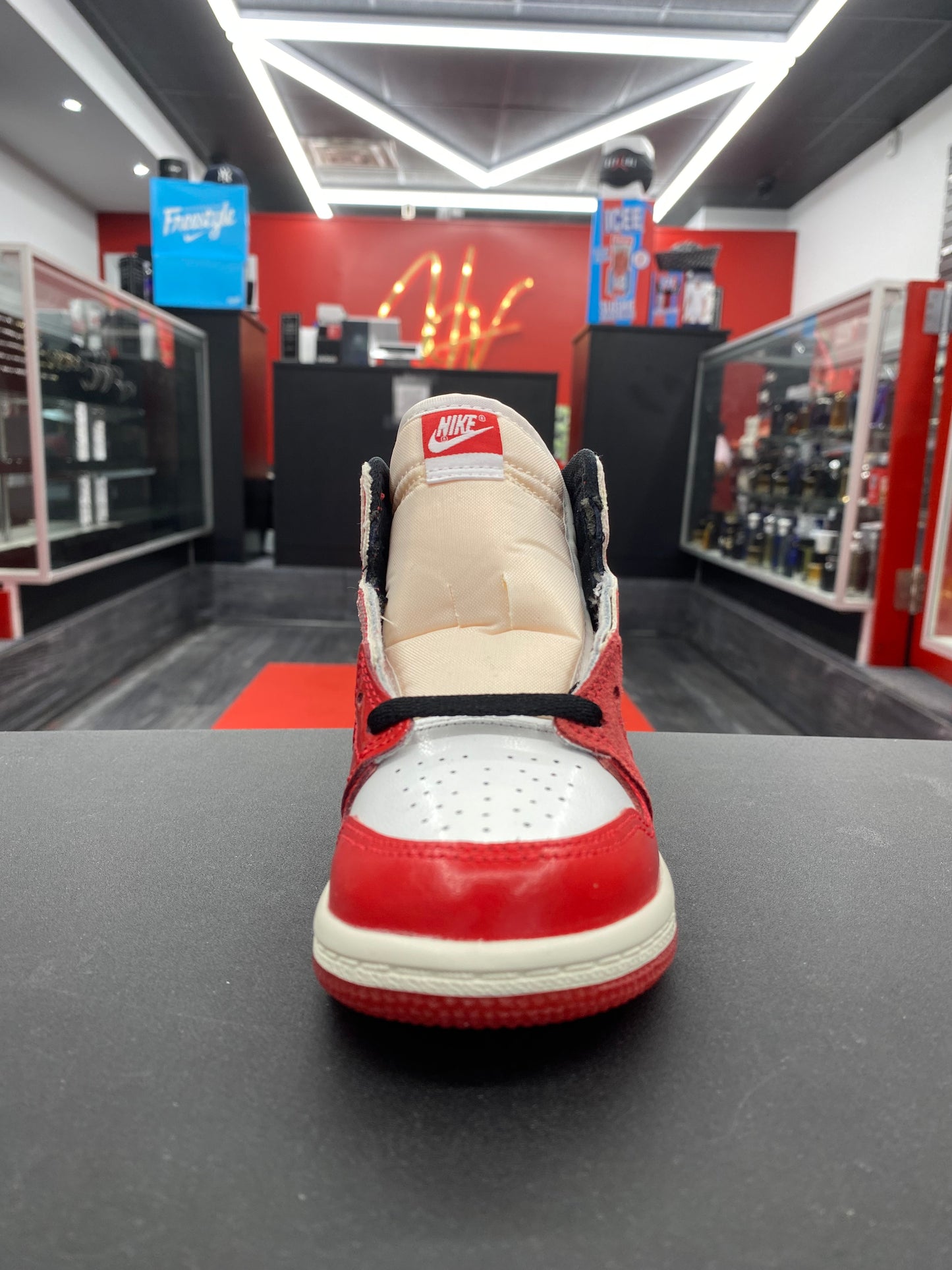 Jordan 1 Retro High OG “Spider-Man Across the Spider-Verse” (TD)