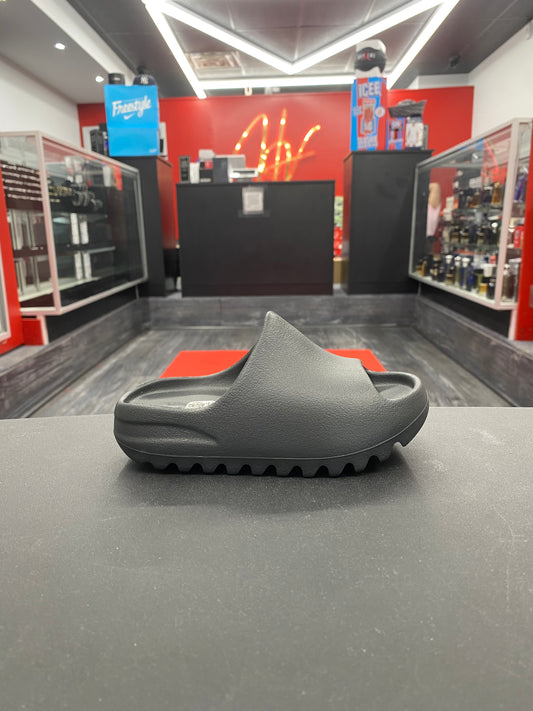 Adidas Yeezy Slide “Onyx” (Kids)