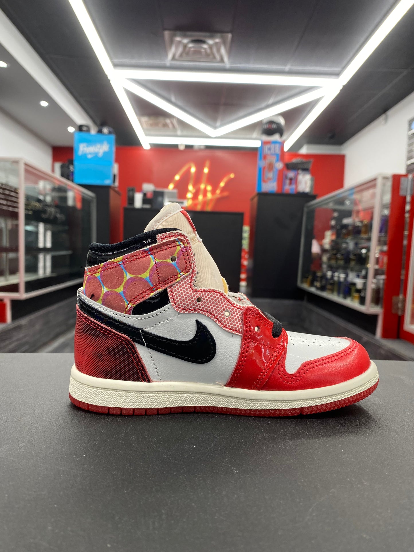 Jordan 1 Retro High OG “Spider-Man Across the Spider-Verse” (TD)