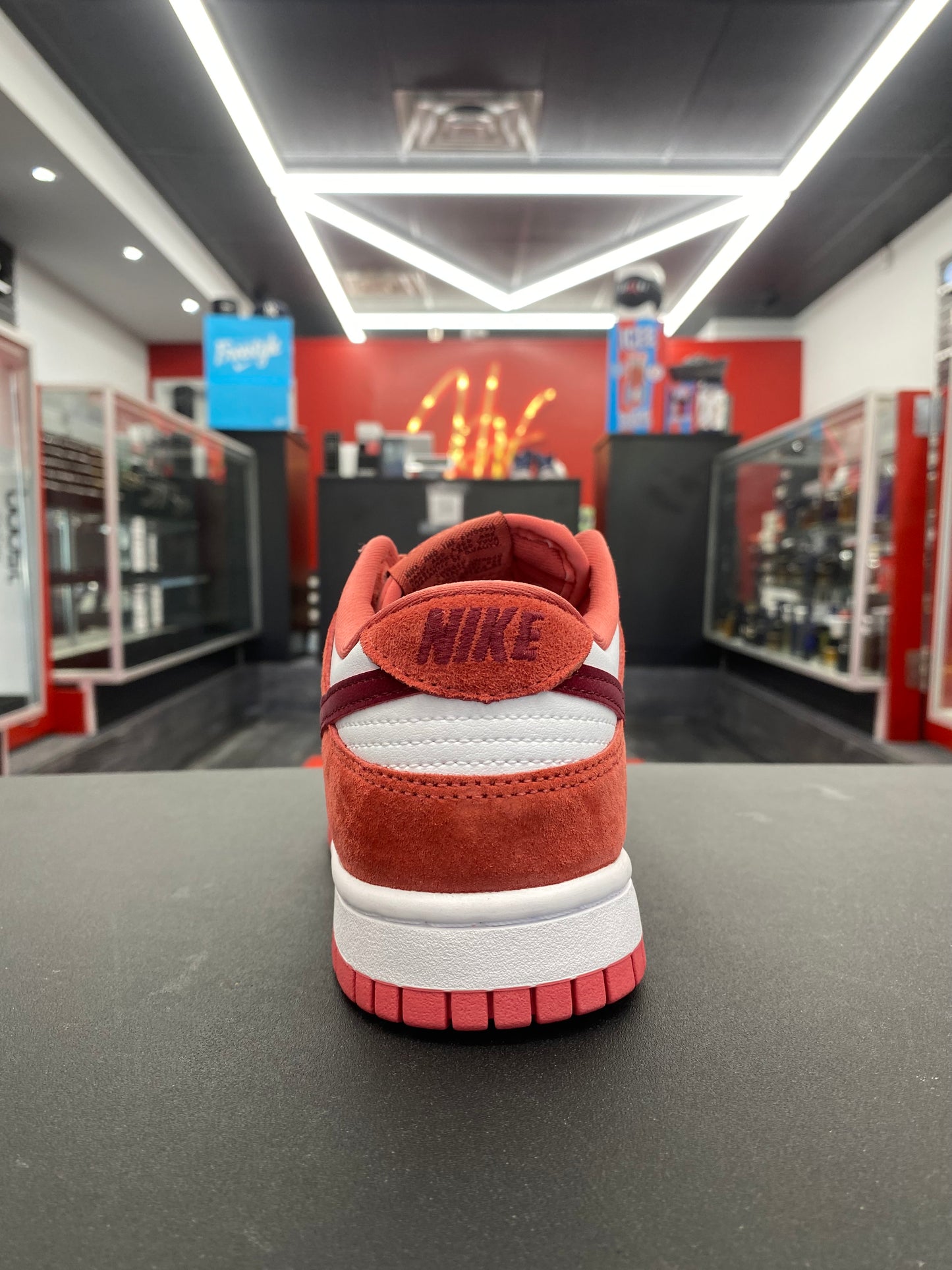 W Nike Dunk Low “Valentine’s Day”